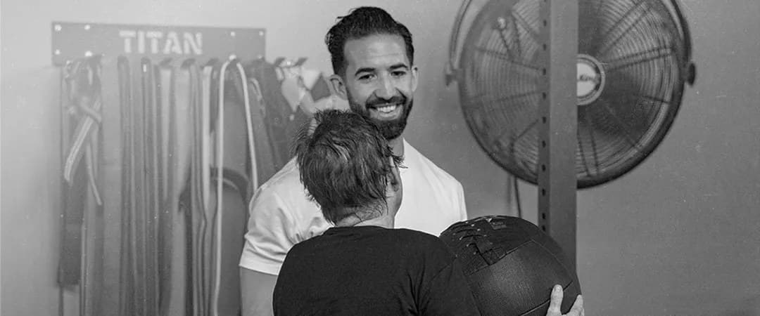 Trainer coaching client