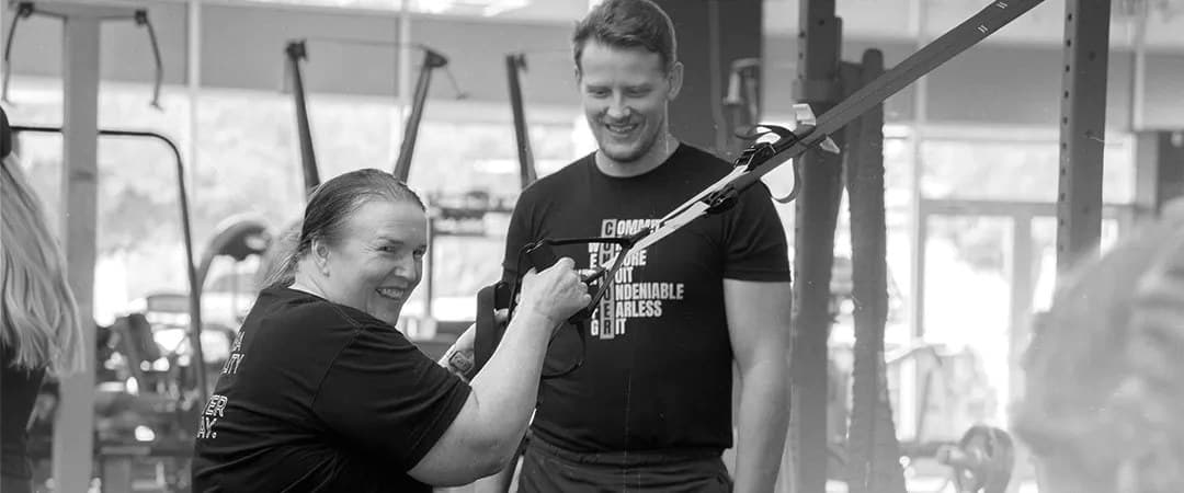 Trainer coaching client